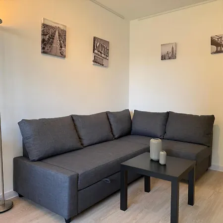 아파트 Completely Renovated With King-size Bed And Loggia *
