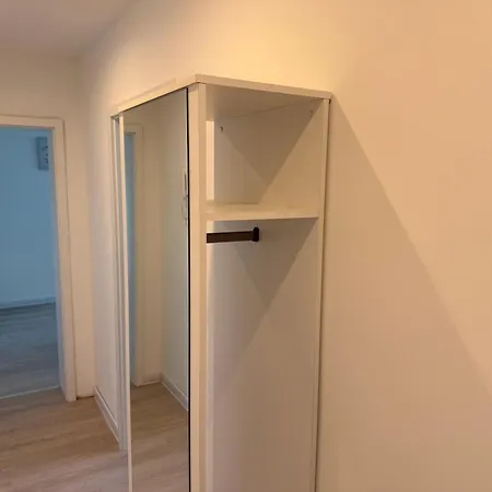 Completely Renovated With King-size Bed And Loggia 아파트