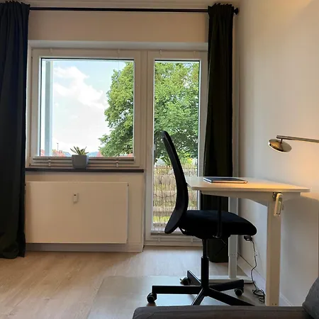 Completely Renovated With King-size Bed And Loggia 아파트 *
