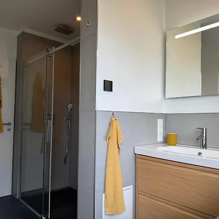 Completely Renovated With King-size Bed And Loggia 스프링게