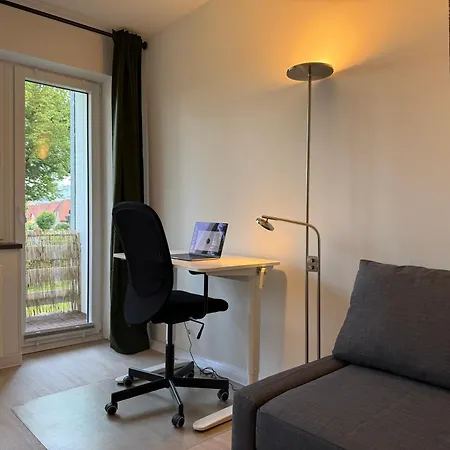 아파트 Completely Renovated With King-size Bed And Loggia